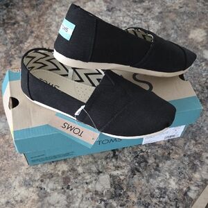 TOMS Size 6 Women's NEW Black Canvas Shoes